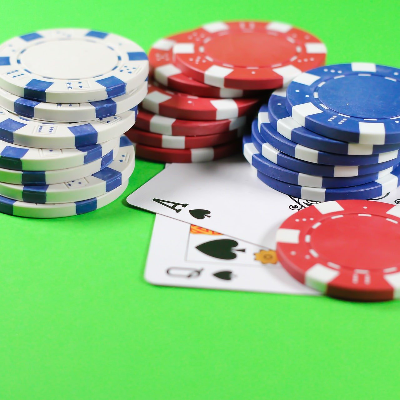 Live Baccarat table ကို မြန်မာ ကစားသူ mobile ဖြင့် ကစားနေသော ပုံ